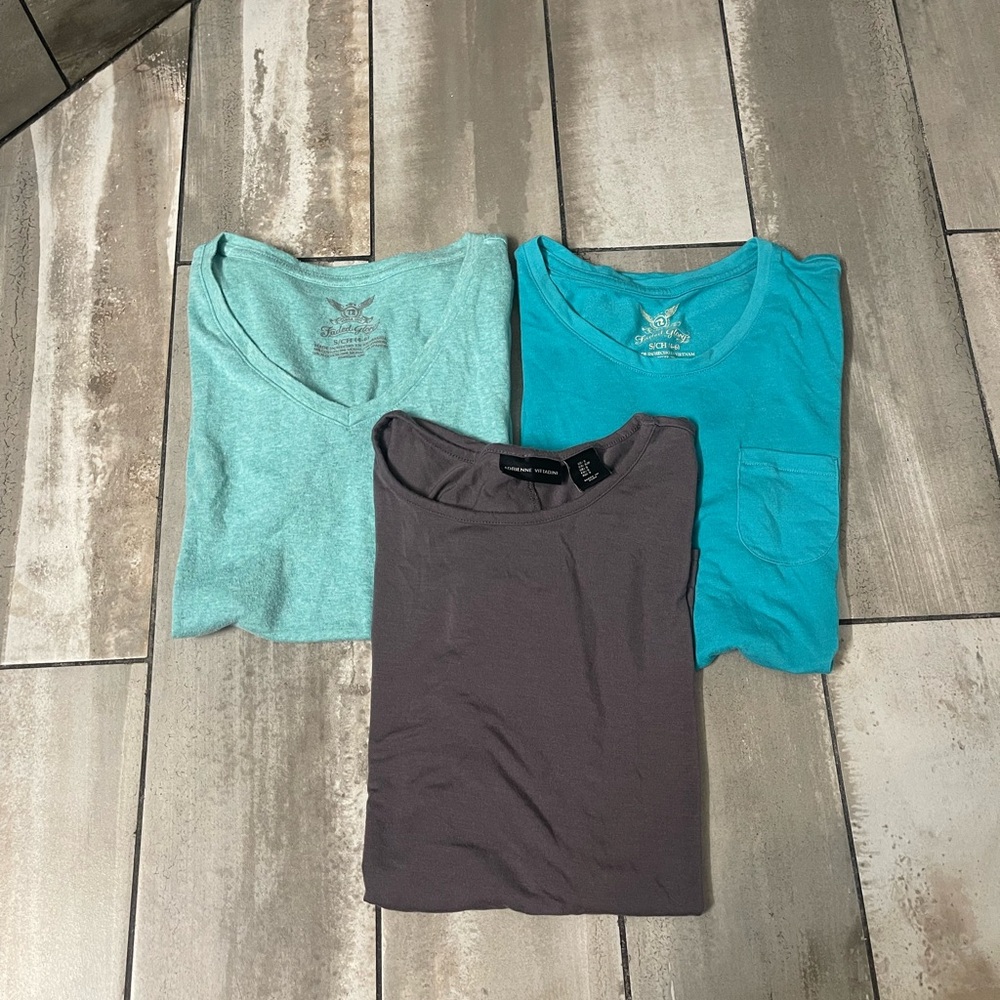 Women’s Size small tshirt bundle